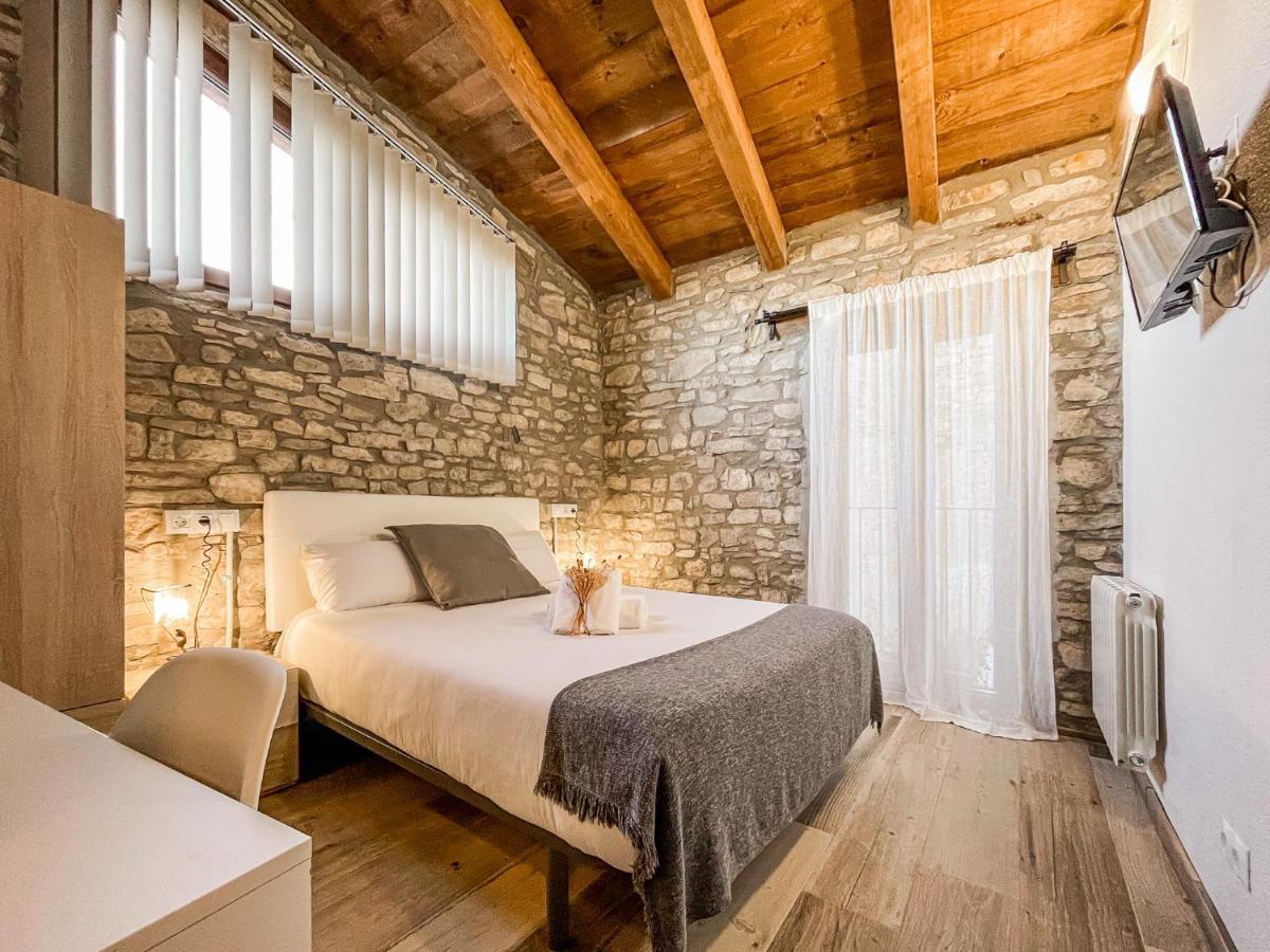 El Forn De Freixenet Con Servicios De Un Hotel Lleida Luaran gambar