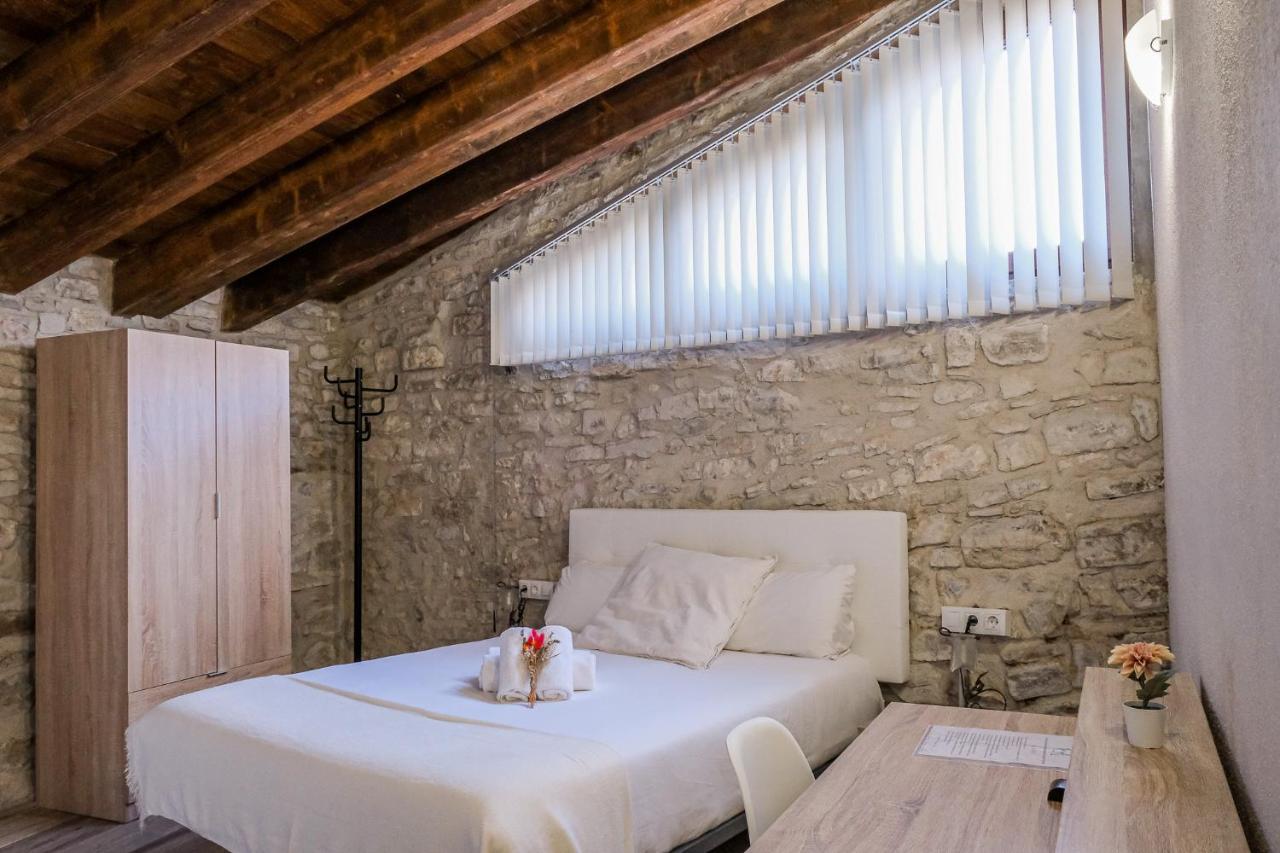 El Forn De Freixenet Con Servicios De Un Hotel Lleida Luaran gambar