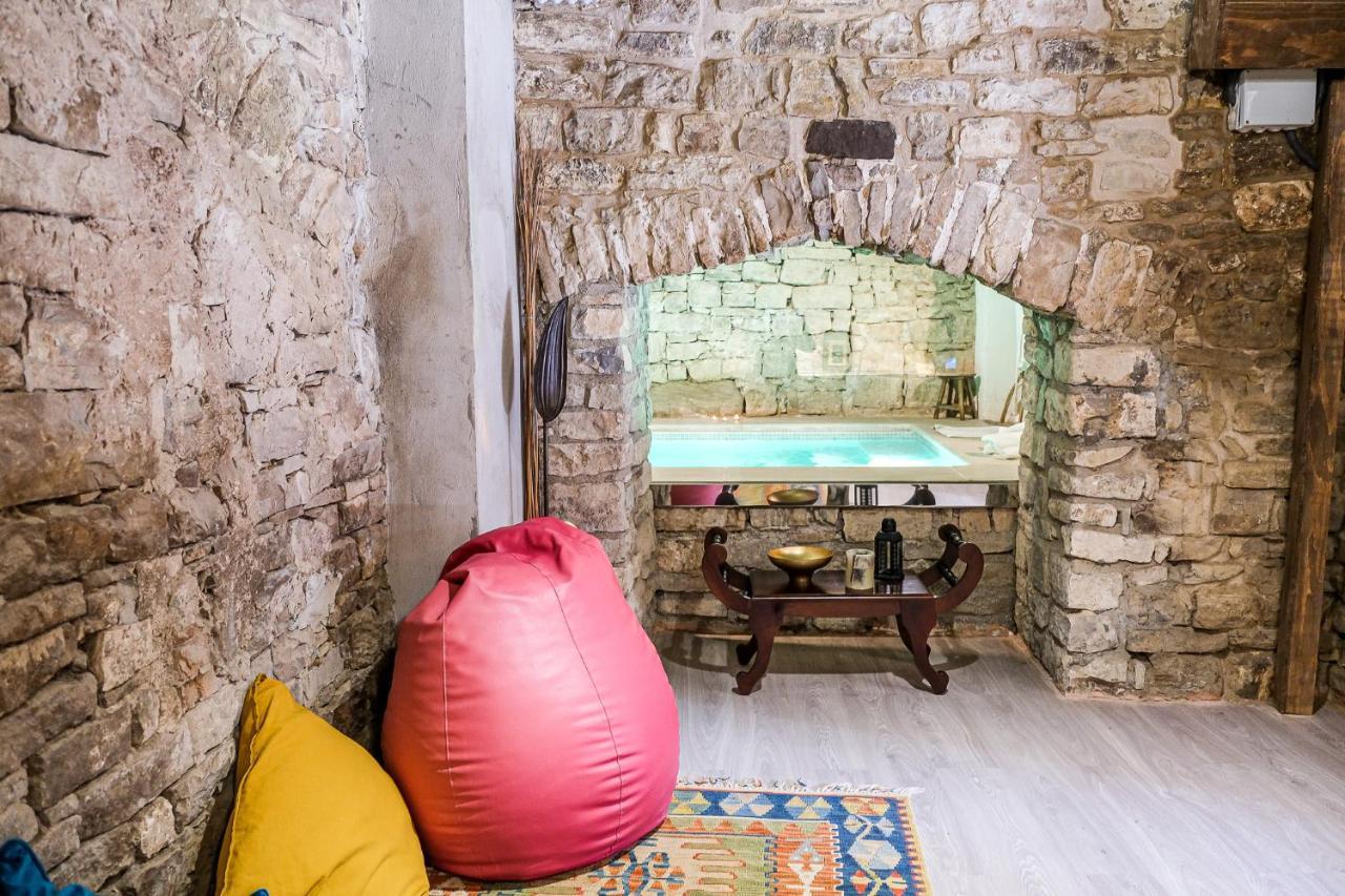 El Forn De Freixenet Con Servicios De Un Hotel Lleida Luaran gambar