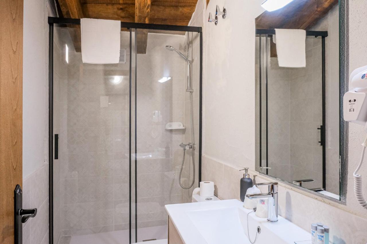 El Forn De Freixenet Con Servicios De Un Hotel Lleida Luaran gambar