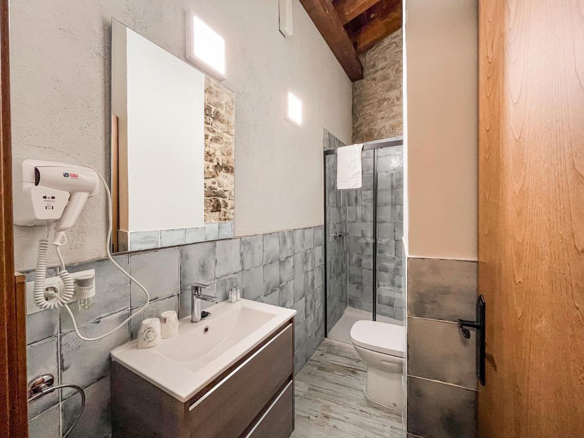 El Forn De Freixenet Con Servicios De Un Hotel Lleida Luaran gambar