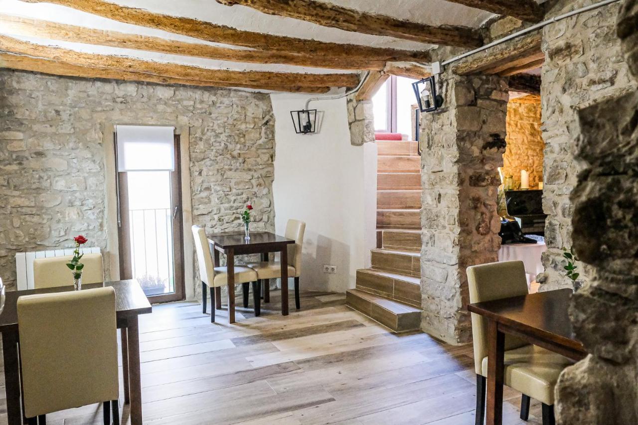 El Forn De Freixenet Con Servicios De Un Hotel Lleida Luaran gambar