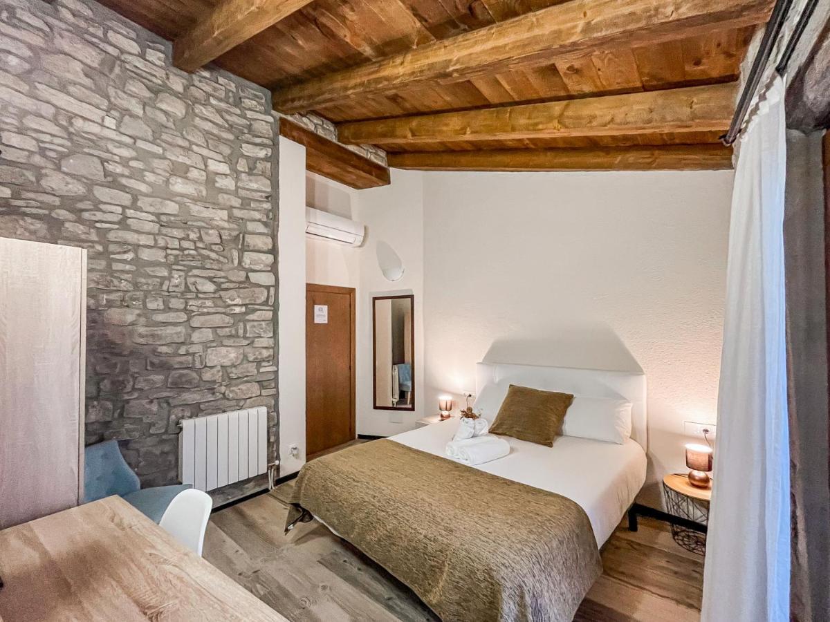 El Forn De Freixenet Con Servicios De Un Hotel Lleida Luaran gambar