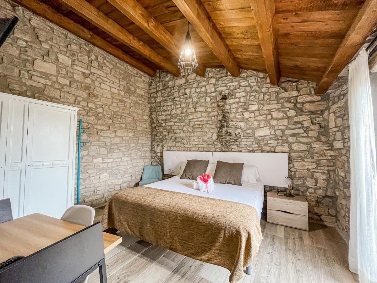 El Forn De Freixenet Con Servicios De Un Hotel Lleida Luaran gambar